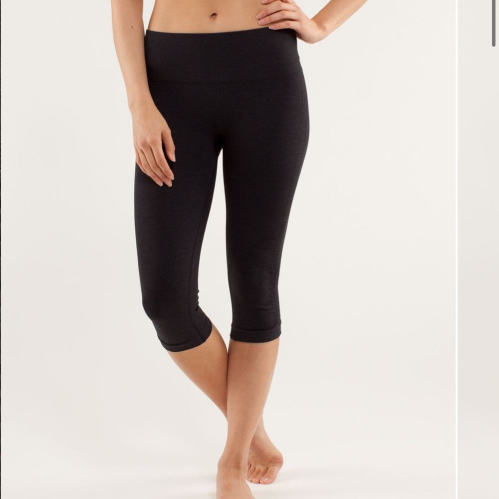 Lululemon In The Flow Crop Legging Capris Size 6 Black